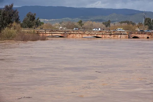 Rzeki Gwadalkiwir, przechodzącej przez Andújar — Zdjęcie stockowe