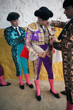 Matador paseillo veya ilk tören için giyinmek