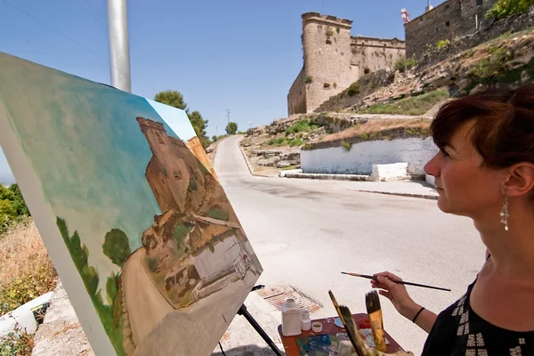 Pintor pintar um castelo de Sabiote, Jaen, Espanha — Fotografia de Stock