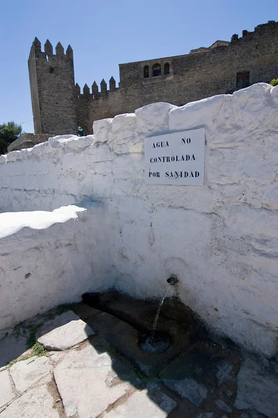 Notice of non-potable water near to Tower of the Barbacana — Stock Photo, Image