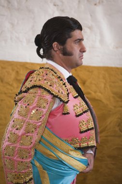 İspanyol Boğa güreşçisi morante de la puebla andujar bullring sokaktan çıkmak için bekliyor