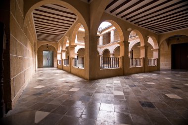 alcala la gerçek Belediye Müzesi avlusunda