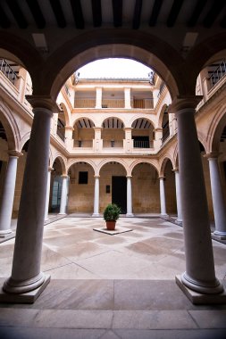 alcala la gerçek Belediye Müzesi avlusunda