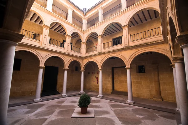 Binnenplaats in het stedelijk museum van alcala la real — Stockfoto