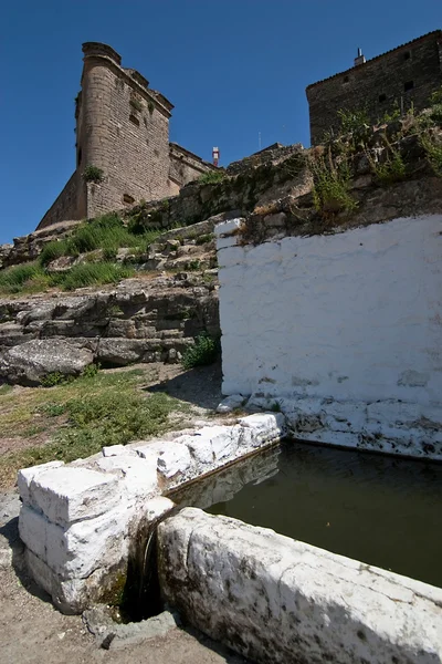 Fountain located below the castle called 'source of the door of the channel — Stock Photo, Image