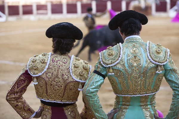 Spanische Stierkämpfer suchen Stierkampf — Stockfoto