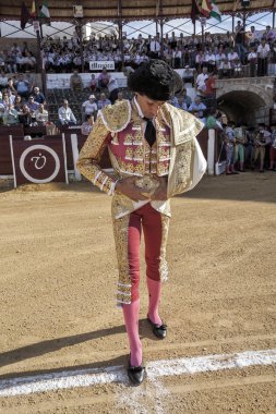 İspanyol Boğa güreşçisi curro diaz paseillo veya ilk geçit töreninde ubeda