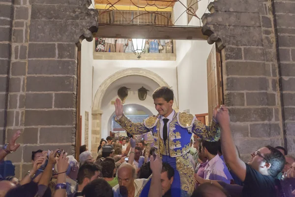 Torero Julian Lopez El Juli sortir aux épaules pour le — Photo