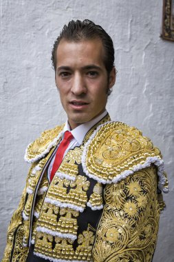 İspanyol Boğa güreşçisi cesar jimenez pa bekleyen sokakta