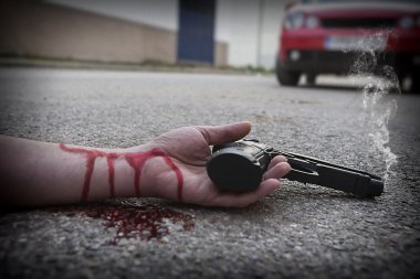 Kanlı Eli tabancalı adam ölü asfalt cinayetleri içinde yer alır.