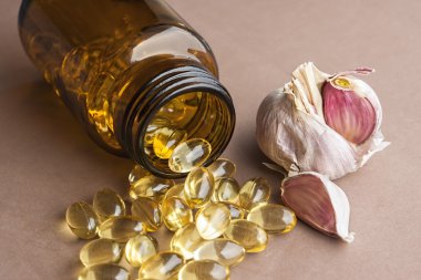 sarımsak yağı kapsülleri, vitamin d hapları 