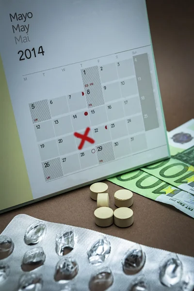 Control pills on a calendar — Stock Photo, Image