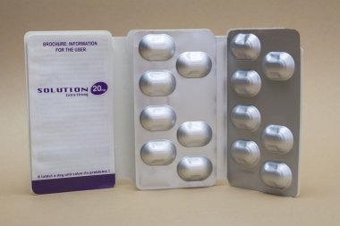 Açık tıp paket çözüm 20 mg bir ucunu t açılan etiketli