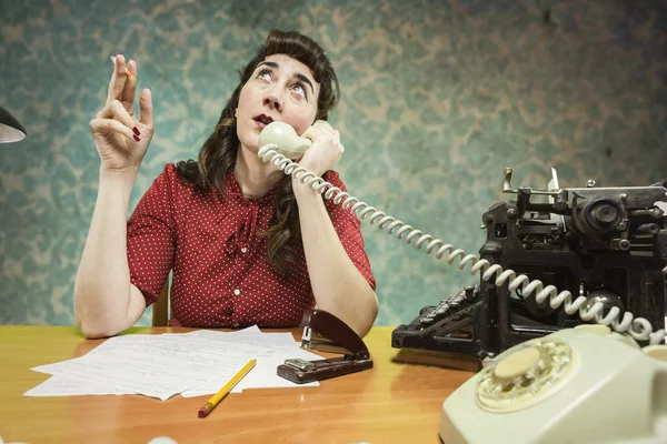 Young Secretary smoking a cigarette while talking on the phone, — Stock Photo, Image