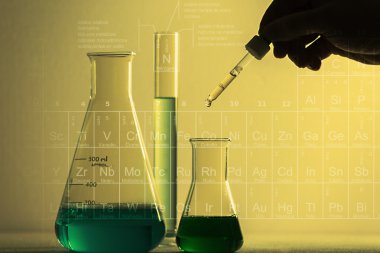 kolum pipet ile ve Laboratuar kapkacakları