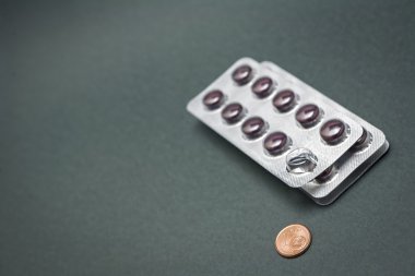  Euro cent sikke Vakumlu Ambalaj yeşil renkli izole içinde