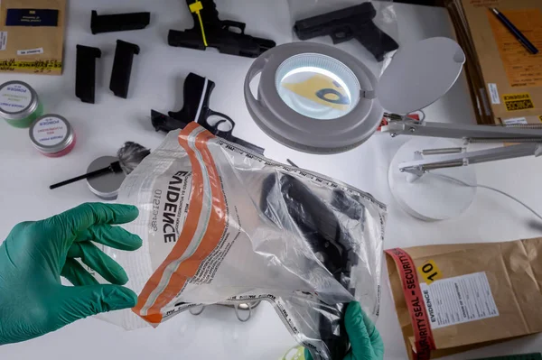 Police Scientist Pulls Firearm Evidence Out Bag Crime Lab Research — 스톡 사진