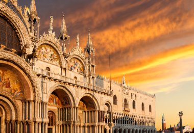Basilica di san marco ile dramatik günbatımı, Venedik, İtalya