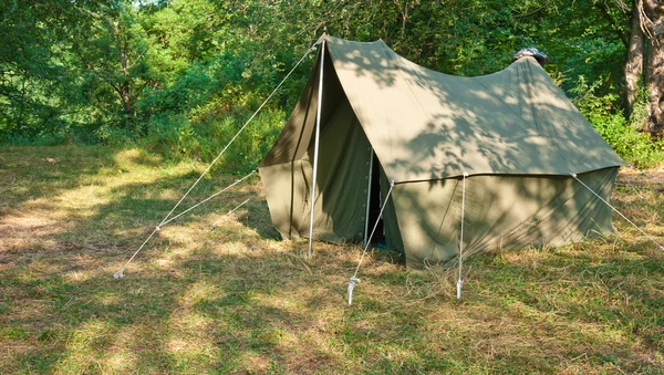 Camping tent in the forest — Stock Photo, Image