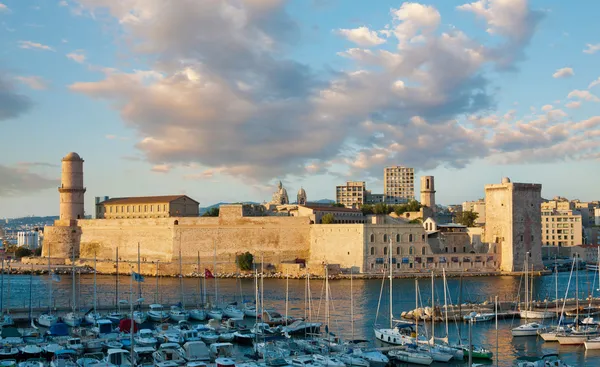 Det 17 århundrede fort Saint-Jean i Marseille ved solnedgang, Frankrig - Stock-foto