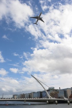 Dublin, İrlanda - Eylül 15: flightfest üzerinden samuel beckett Köprüsü
