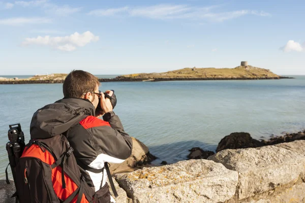 Jeune photographe voyageant — Photo