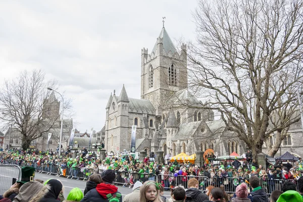 Dublin, Irsko - 17. března: průvod svatého Patrika v Dublinu — Stock fotografie