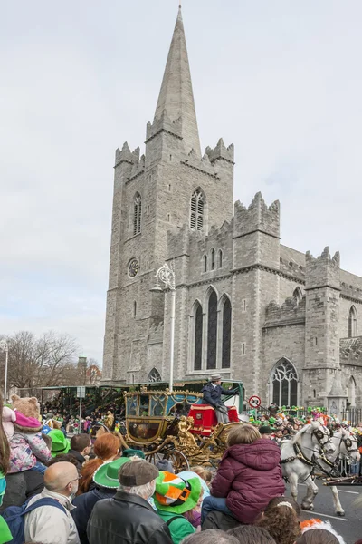 DUBLIN, IRELAND - MARCH 17: Saint Patrick's Day parade in Dublin — Stock Photo, Image