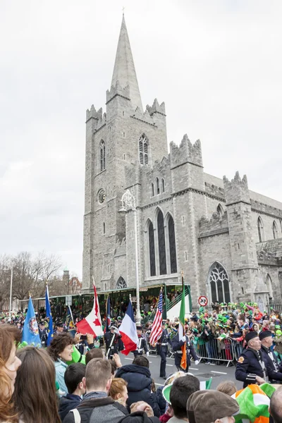 DUBLÍN, IRLANDA - 17 DE MARZO: Desfile del Día de San Patricio en Dublín — Foto de Stock
