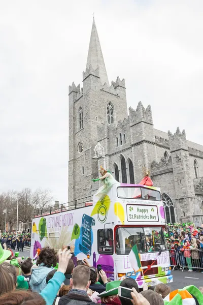 Dublin, Irsko - 17. března: průvod svatého Patrika v Dublinu — Stock fotografie