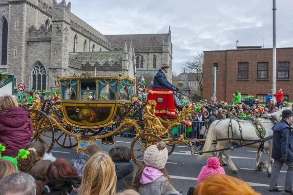 DUBLÍN, IRLANDA - 17 DE MARZO: Desfile del Día de San Patricio en Dublín —  Fotos de Stock