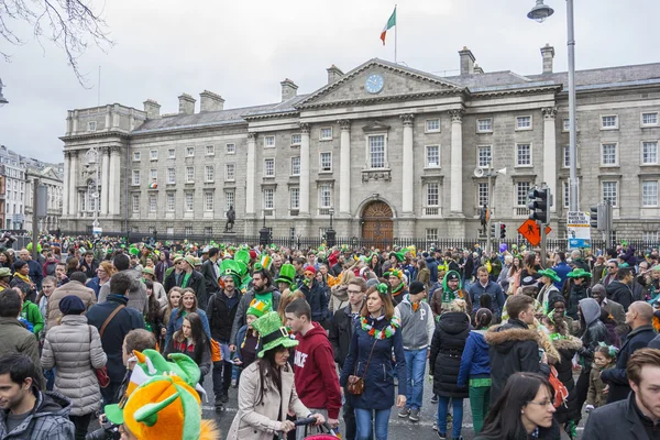 DUBLÍN, IRLANDA - 17 DE MARZO: Desfile del Día de San Patricio en Dublín —  Fotos de Stock