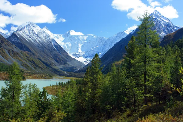 Altai. Lago Akkemskoe.Mountain "Belukha " — Foto de Stock