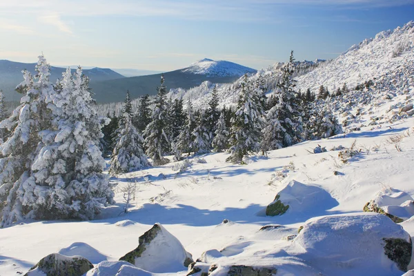 Montañas de invierno. Ural Sur, columna vertebral de "Taganay", Rusia . — Foto de Stock