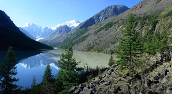 Berg de Altaj. Lake maashej. — Stockfoto