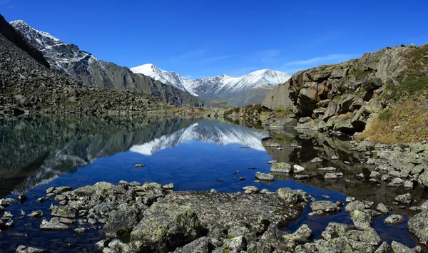 阿尔泰山脉（俄罗斯）。山灵湖. — 图库照片