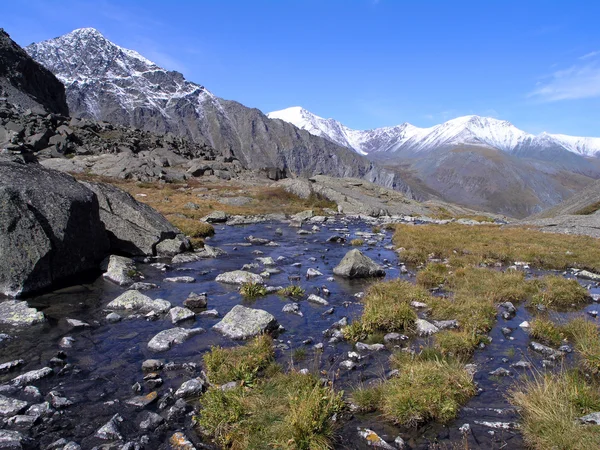 Berg Altaj (Rusland). meer van berg geesten. — Stockfoto