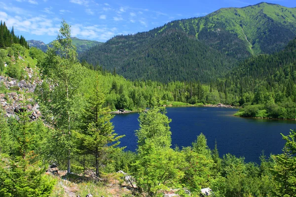 Lagos Sable. Khamar-Daban, sur del territorio cercano a Baikal . —  Fotos de Stock