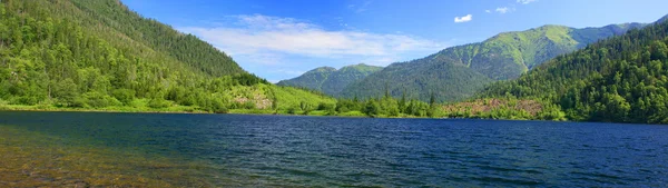 Lagos Sable. Khamar-Daban, sur del territorio cercano a Baikal . — Foto de Stock