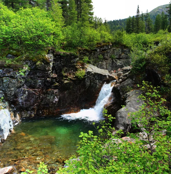 Vattenfall. khamar-daban, södra nära-Bajkal territoriet. — Stockfoto