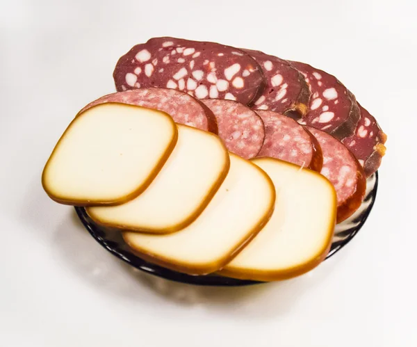 Saucisse juteuse et fromage fumé — Photo