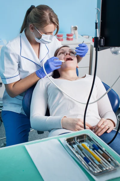 Dentiste et patient — Photo