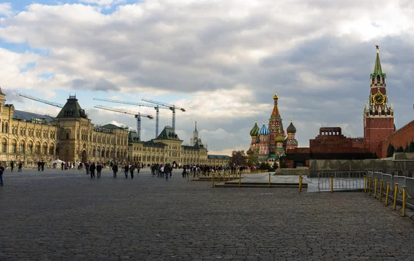 Red square and st-basil — Stock Photo, Image