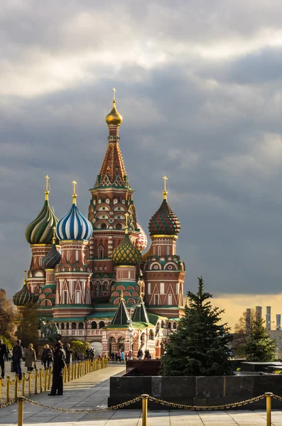 Red square and st-basil — Stock Photo, Image