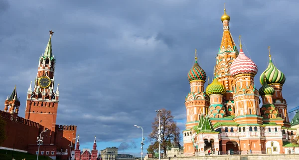 Red square and st-basil — Stock Photo, Image