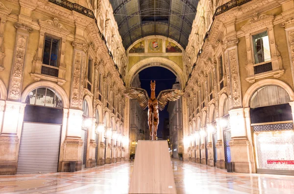 Vittorio emanuele galerie v noci, milan — Stock fotografie
