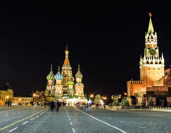 St. Basilikum und Roter Platz Nacht — Stockfoto