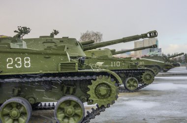 satır tanklarının ateş etmeye hazır