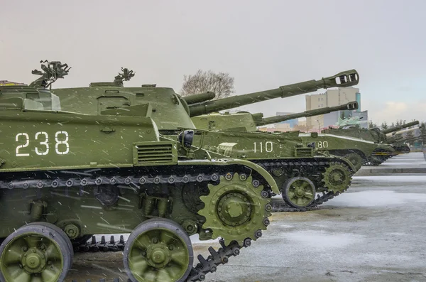 Row of tanks ready to fire — Stock Photo, Image