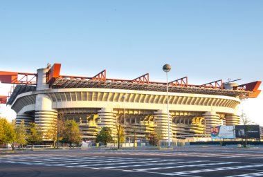 güneşli bir günde San siro Stadyumu